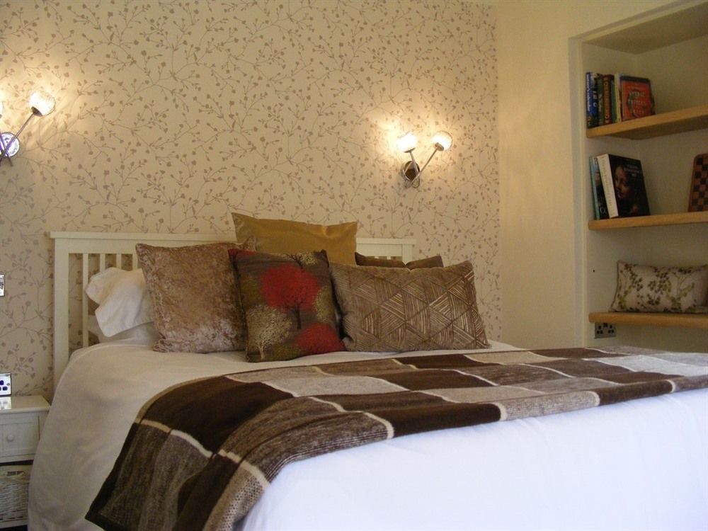 The Bluebell Hotel Helpston Екстериор снимка